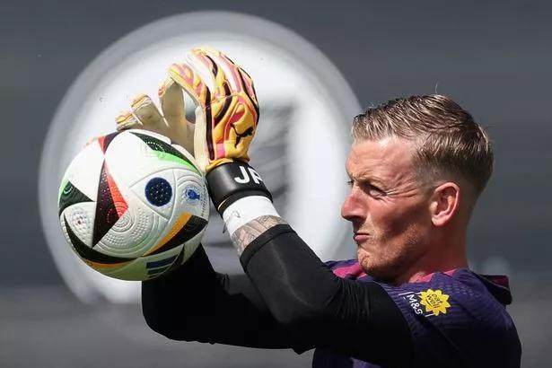 b体育官网-三狮奇招团结媒体:飞镖大比拼,今日代表皮克福德