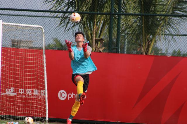 b体育下载-顾超因手指骨折返杭手术 将铁定缺席中超第一阶段