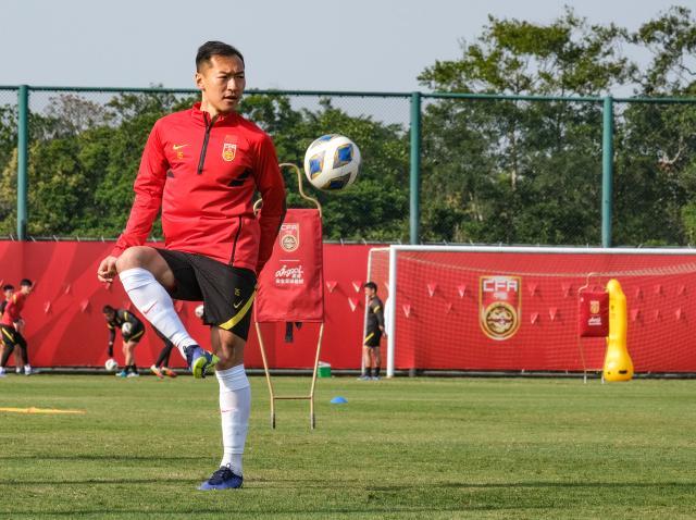 b体育官网-国足物色吴曦替代者 12强赛后两战要警惕红黄牌